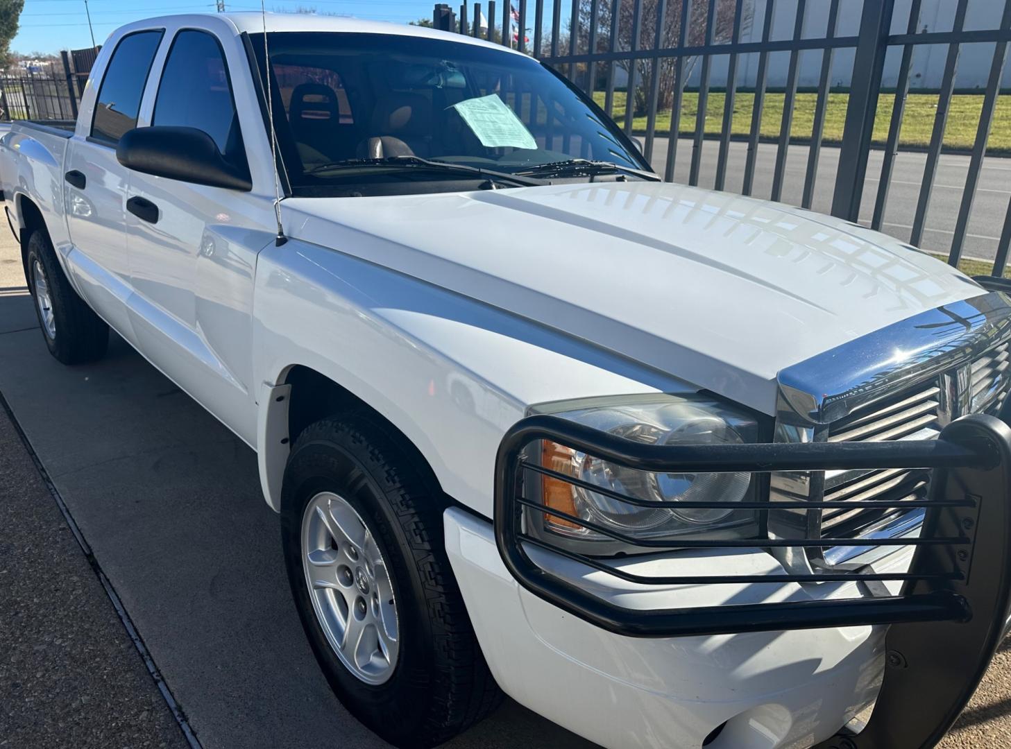 2006 WHITE /GRAY Dodge Dakota (1D7HE48KX6S) , located at 2001 E. Lancaster, Ft. Worth, 76103, (817) 336-7000, 32.746181, -97.301018 - Photo#3